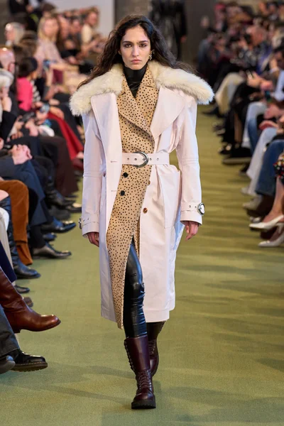 Look 10